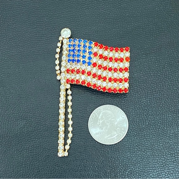 Vintage Unsigned Pave Crystal Rhinestone Patriotic US Flag Pole 3” Brooch 17.5g - Picture 3 of 9